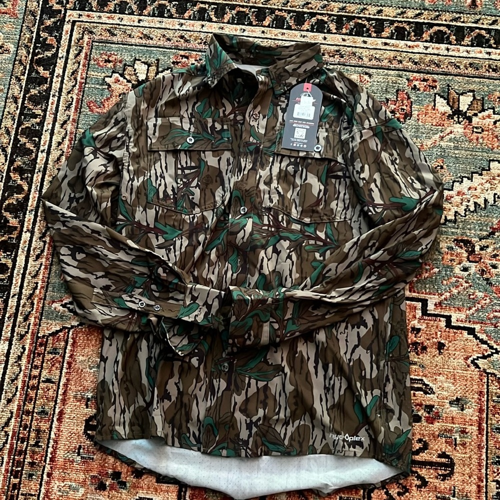 MOSSY OAK greenleaf camo button down, size small NWT